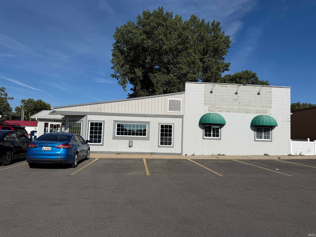Photo of 508 W Lincoln Avenue, Goshen, IN 46526 (MLS # 202634914)