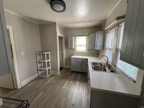Tiny photo for 909 E Taylor Street, Kokomo, IN 46901 (MLS # 202638599)