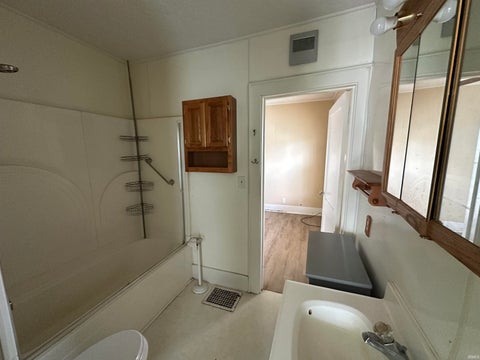 Tiny photo for 909 E Taylor Street, Kokomo, IN 46901 (MLS # 202638599)