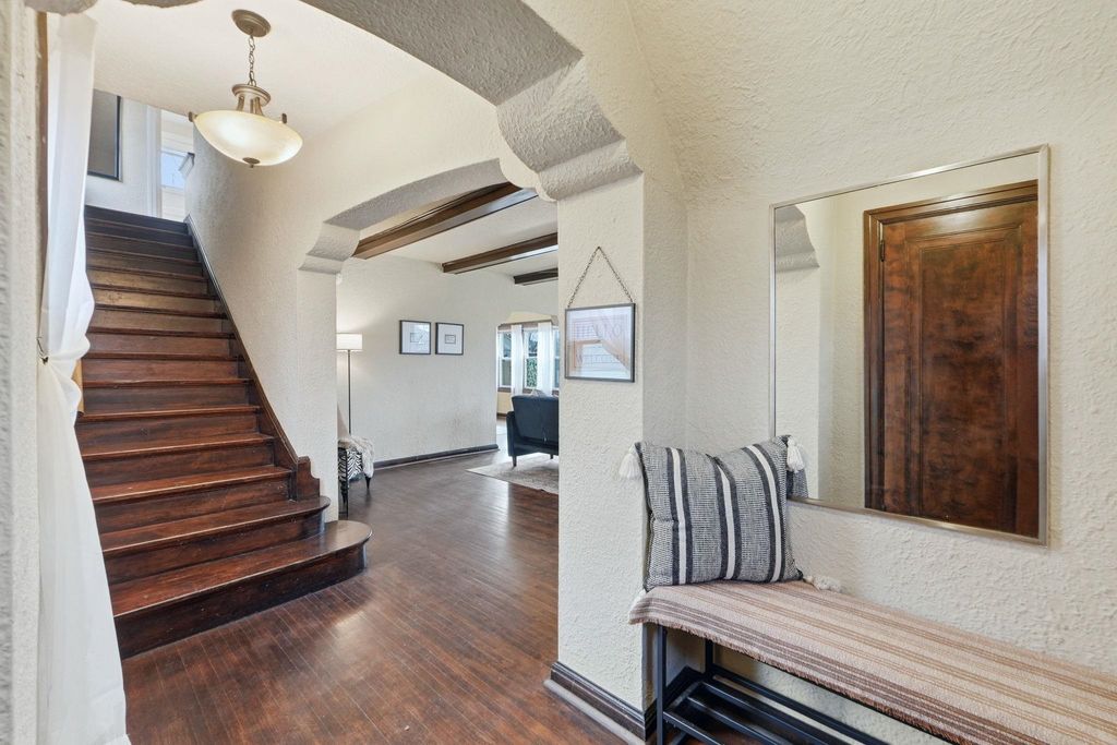 Photo of 4233 Arlington Avenue, Fort Wayne, IN 46807 (MLS # 202609316)