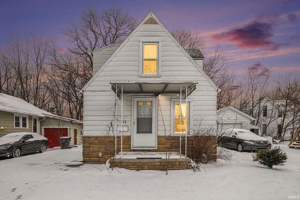 Photo of 712 N Vine Street, Elkhart, IN 46514 (MLS # 202600101)