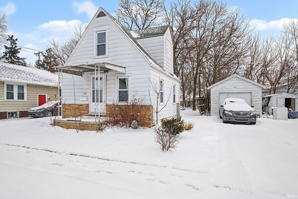 Photo of 712 N Vine Street, Elkhart, IN 46514 (MLS # 202600101)