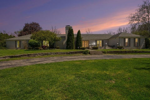 Photo of 1704 Brookwood Drive, Elkhart, IN 46514 (MLS # 202615414)