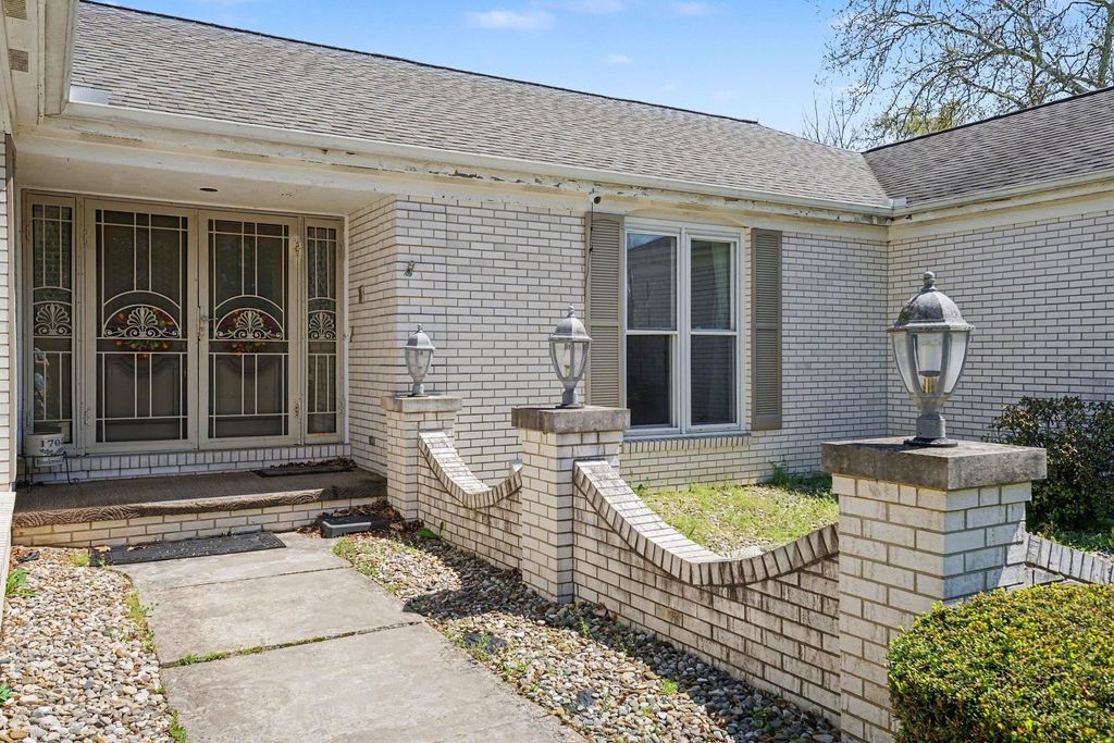 Photo of 1704 Brookwood Drive, Elkhart, IN 46514 (MLS # 202615414)
