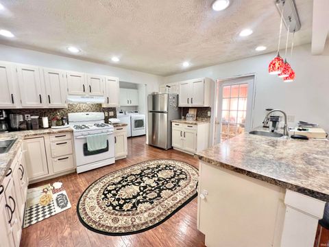 Tiny photo for 207 Longtree Lane, Logansport, IN 46947 (MLS # 202532927)