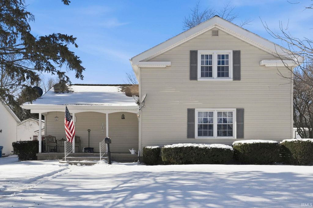 Photo of 407 N Walnut Street, Columbia City, IN 46725 (MLS # 202603515)