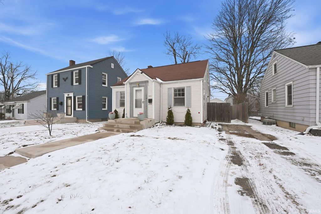 Photo of 816 Hofer Avenue, Fort Wayne, IN 46808 (MLS # 202605779)