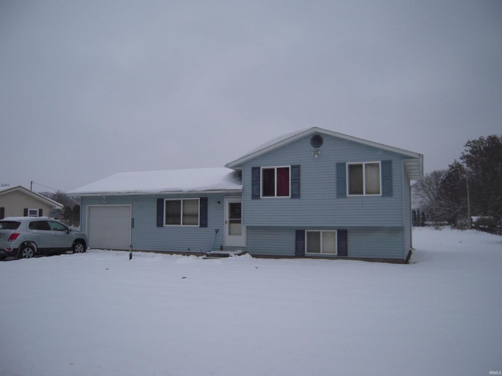 Photo of 52226 County Road 1, Granger, IN 46530 (MLS # 202548025)