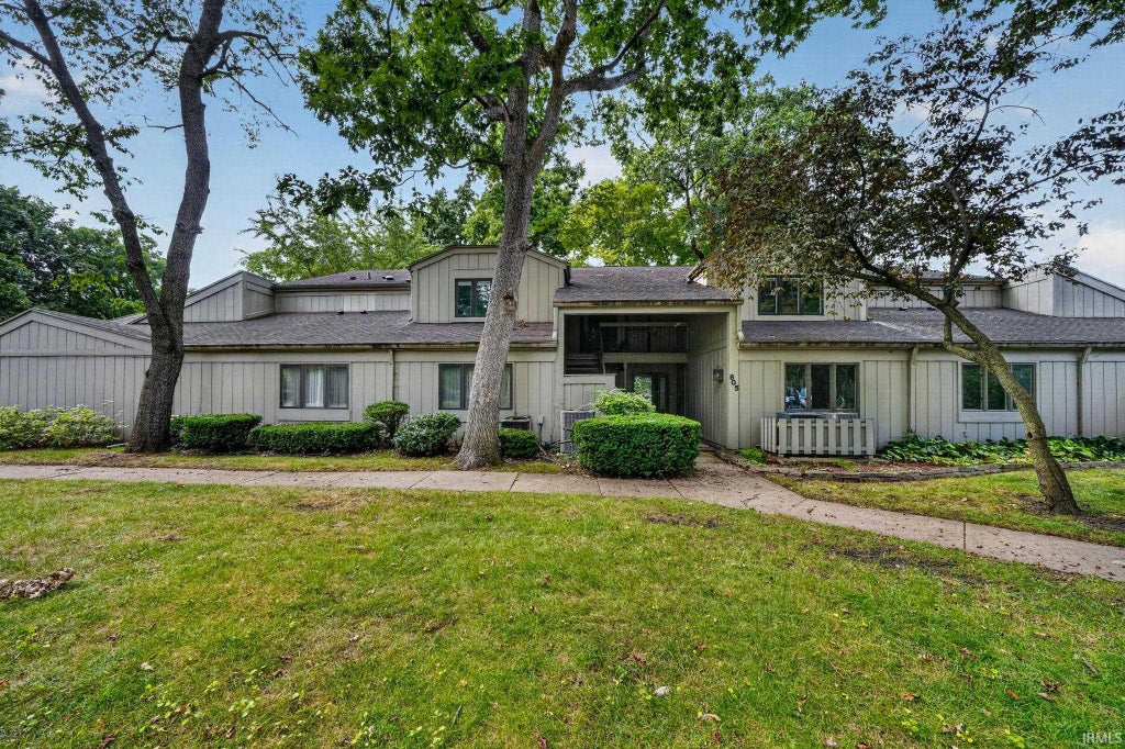 Photo of 605 E Vistula Terrace #3, Mishawaka, IN 46544 (MLS # 202638969)