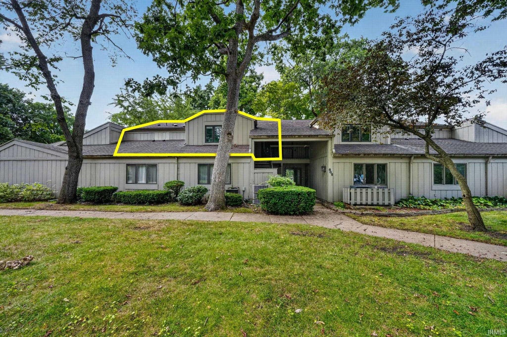 Photo of 605 E Vistula Terrace #3, Mishawaka, IN 46544 (MLS # 202638969)