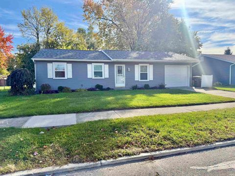 Photo of 326 E Lisle Street, Kendallville, IN 46755 (MLS # 202543838) Photo of 326 E Lisle Street, Kendallville, IN 46755 (MLS # 202543838)
