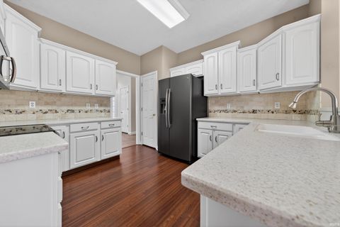 Tiny photo for 1838 HUNTERS COVE Circle, Kokomo, IN 46902 (MLS # 202605661)