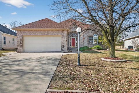 Tiny photo for 1838 HUNTERS COVE Circle, Kokomo, IN 46902 (MLS # 202605661)