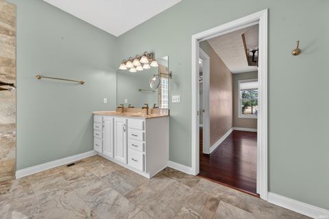 Tiny photo for 1838 HUNTERS COVE Circle, Kokomo, IN 46902 (MLS # 202605661)