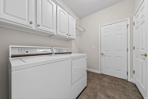 Tiny photo for 1838 HUNTERS COVE Circle, Kokomo, IN 46902 (MLS # 202605661)