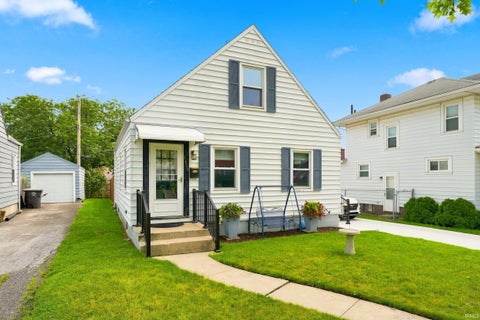 Tiny photo for 1610 Cherokee Road, Fort Wayne, IN 46808 (MLS # 202638868)