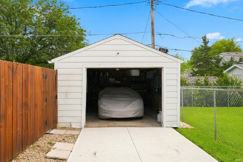 Tiny photo for 1610 Cherokee Road, Fort Wayne, IN 46808 (MLS # 202638868)