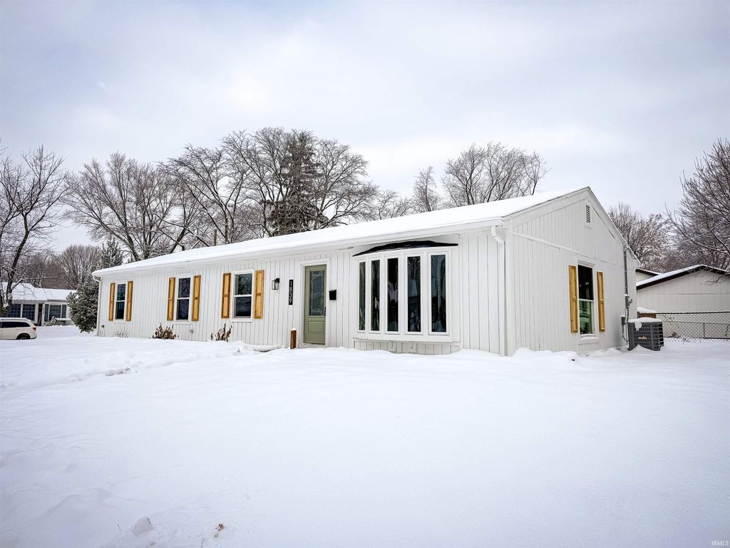 Photo of 1839 Renfrew Drive, South Bend, IN 46614 (MLS # 202547840)