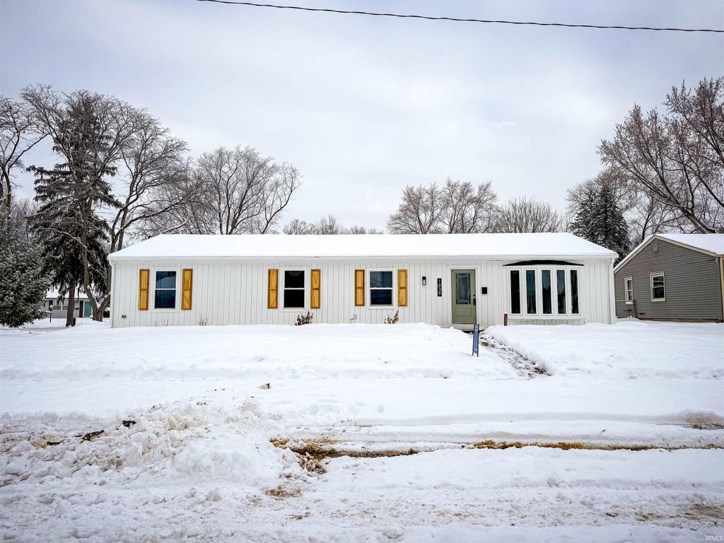 Photo of 1839 Renfrew Drive, South Bend, IN 46614 (MLS # 202547840)