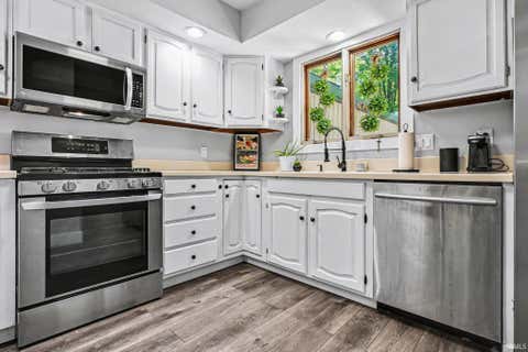 Tiny photo for 840 Trailridge East, Mishawaka, IN 46544 (MLS # 202622031)