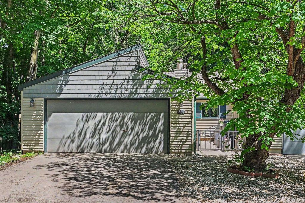 Photo of 840 Trailridge Street, Mishawaka, IN 46544 (MLS # 202622031)