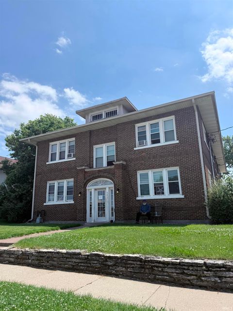 Photo of 321 W 4th Street, Mishawaka, IN 46544 (MLS # 202625416)