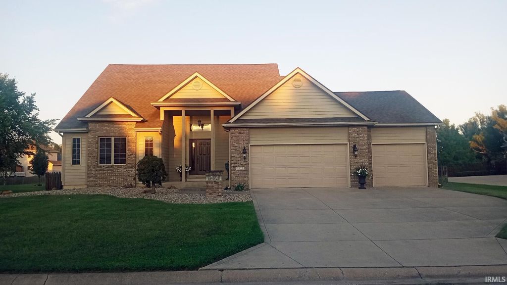Photo of 1027 Blackthorn Cove, Fort Wayne, IN 46804 (MLS # 202539478)