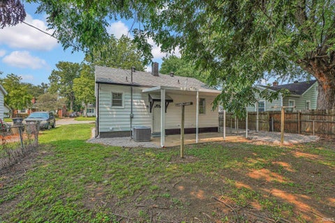 Tiny photo for 1106 S Boeke Road, Evansville, IN 47714 (MLS # 202640744)