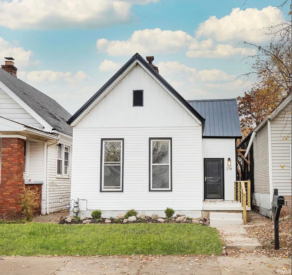 Photo of 218 E Oregon Street, Evansville, IN 47715 (MLS # 202547263)