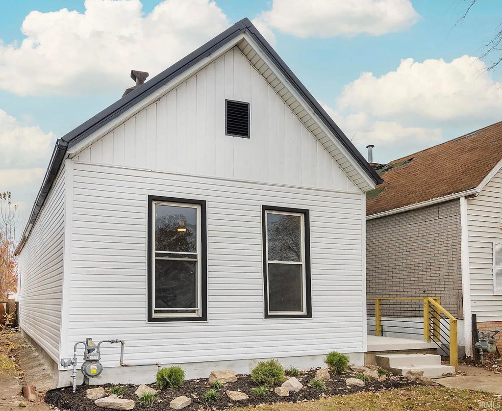 Photo of 218 E Oregon Street, Evansville, IN 47715 (MLS # 202547263)