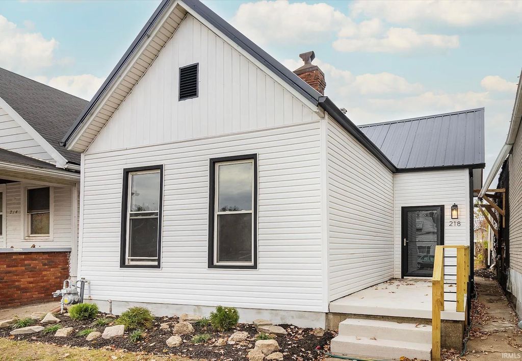 Photo of 218 E Oregon Street, Evansville, IN 47715 (MLS # 202547263)