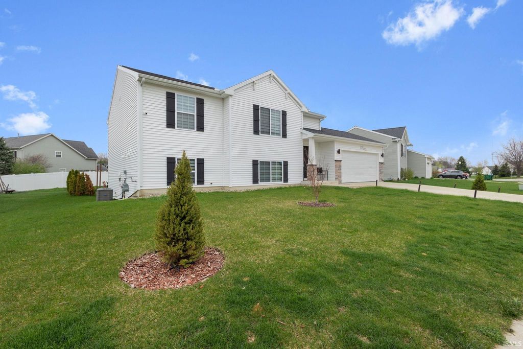 Photo of 1308 Chapel Hill Drive, Mishawaka, IN 46545 (MLS # 202613042)