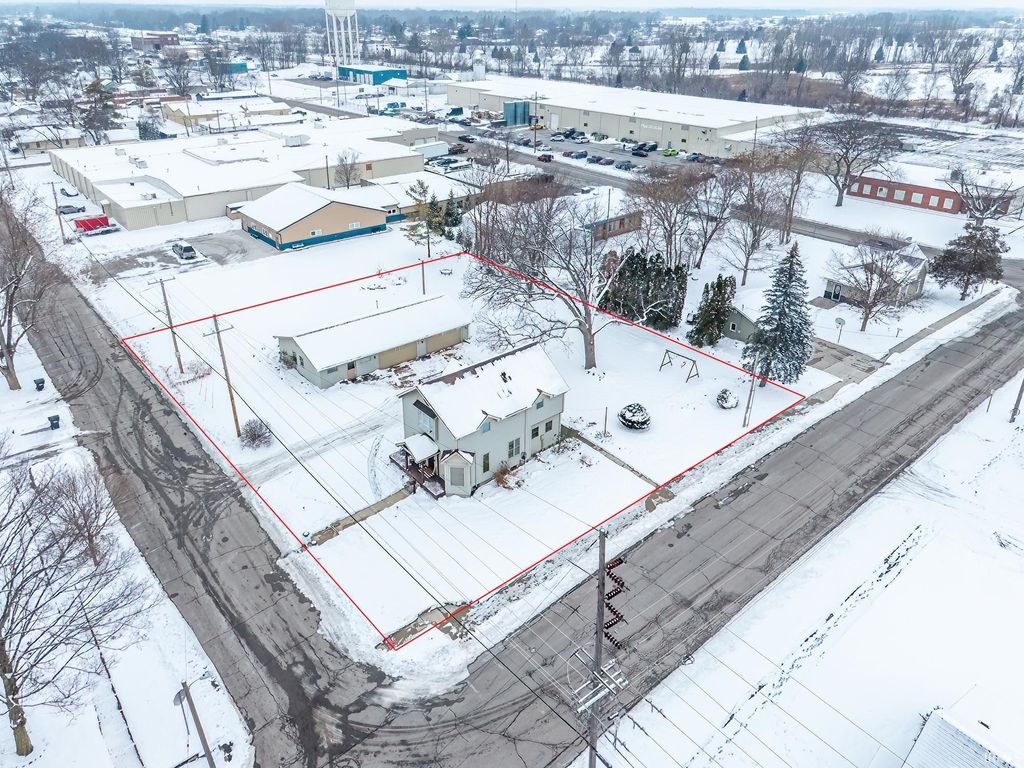 Photo of 914 E King Street, Garrett, IN 46738 (MLS # 202548087)