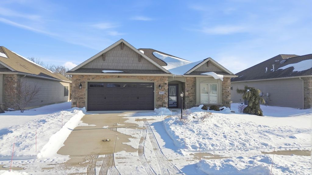 Photo of 955 Owls Point, Fort Wayne, IN 46825 (MLS # 202604406)