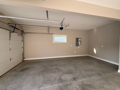 Tiny photo for 13904 DIAVIK Place, Fort Wayne, IN 46845 (MLS # 202605698)