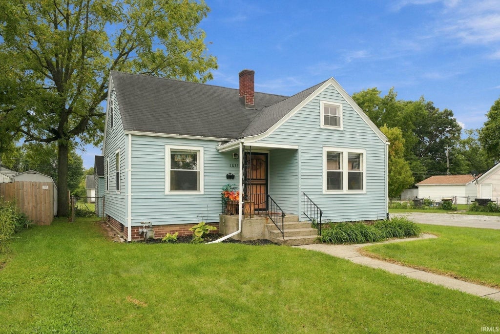 Photo of 1835 Sinclair Street, Fort Wayne, IN 46808 (MLS # 202640128)
