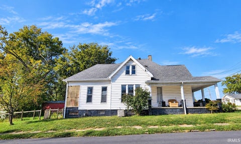 Tiny photo for 815 E Vantrees Street, Washington, IN 47501 (MLS # 202643611)
