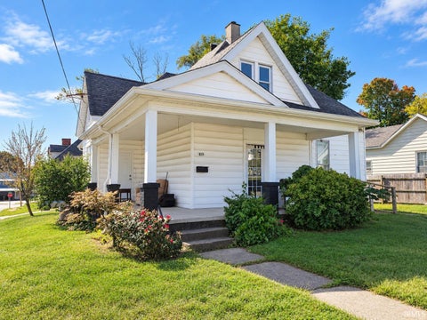 Photo of 815 E Vantrees Street, Washington, IN 47501 (MLS # 202643611)