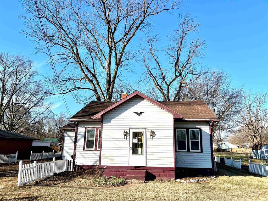 Photo of 3121 S Weinbach Avenue, Evansville, IN 47714 (MLS # 202602005)