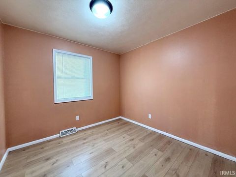 Tiny photo for 4423 E CR 275 North, Logansport, IN 46947 (MLS # 202602608)