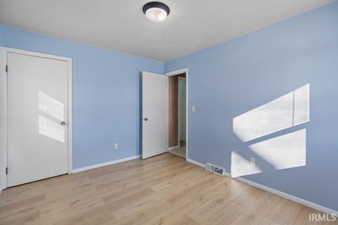 Tiny photo for 4423 E CR 275 North, Logansport, IN 46947 (MLS # 202602608)