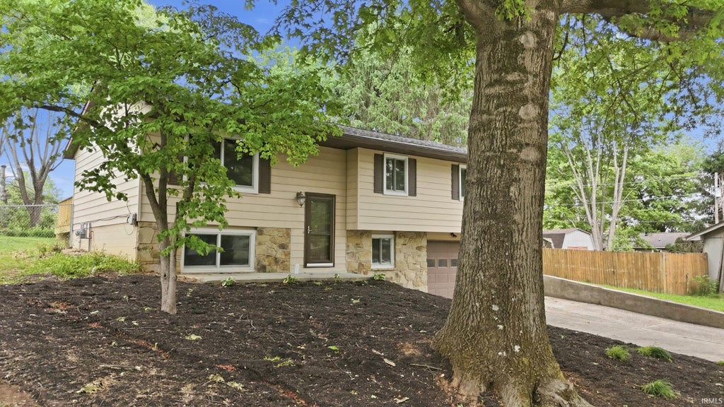 Photo of 110 S Pine Cone Court, Ellettsville, IN 47429 (MLS # 202626083)