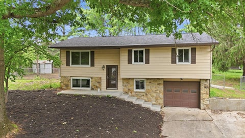 Photo of 110 S Pine Cone Court, Ellettsville, IN 47429 (MLS # 202626083)