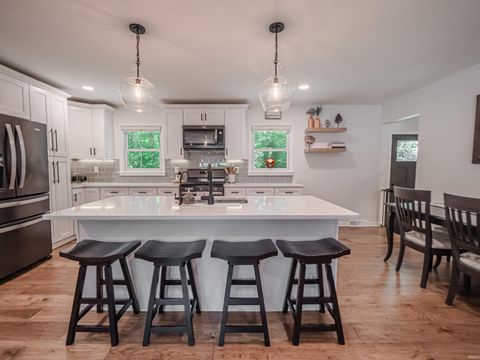 Tiny photo for 6410 Six School Road, Evansville, IN 47720 (MLS # 202617765)