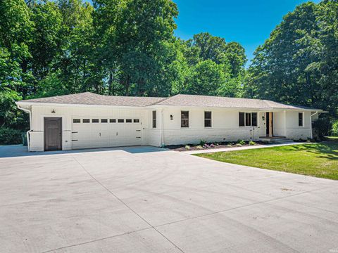 Photo of 6410 Six School Road, Evansville, IN 47720 (MLS # 202617765)