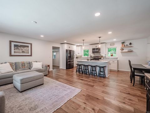 Tiny photo for 6410 Six School Road, Evansville, IN 47720 (MLS # 202617765)