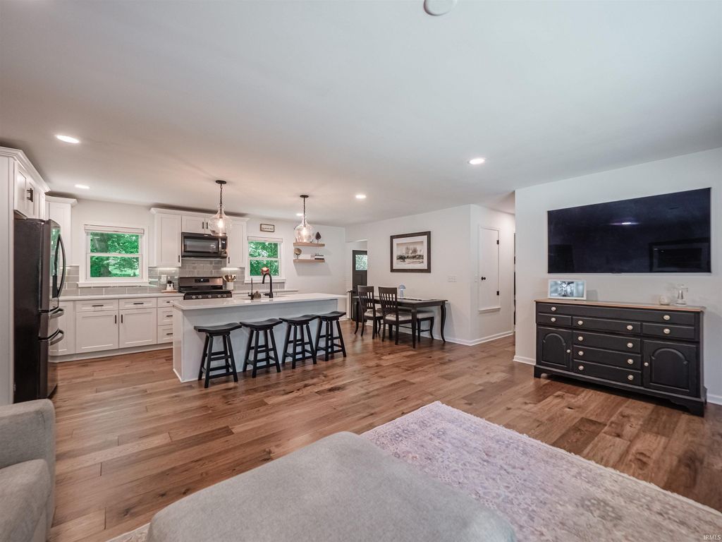 Photo of 6410 Six School Road, Evansville, IN 47720 (MLS # 202617765)
