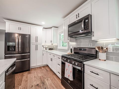 Tiny photo for 6410 Six School Road, Evansville, IN 47720 (MLS # 202617765)