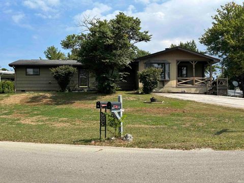 Photo of 122 Edgewood Dr Dr, Bedford, IN 47421 (MLS # 202536731)