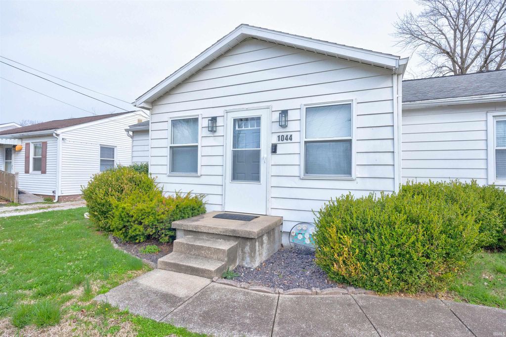 Photo of 1044 Vanderburgh Avenue, Evansville, IN 47711 (MLS # 202608814)